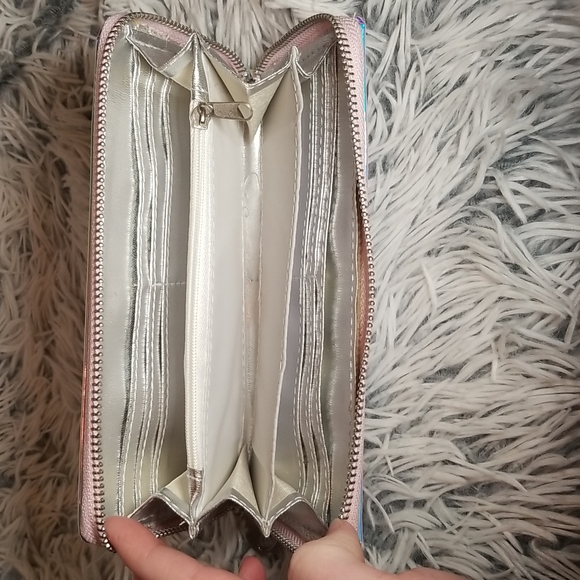 Holographic Wallet - Picture 9 of 15